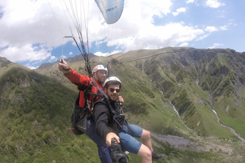 Georgia: Paragliding tandem flight in Gudauri with video Georgia: Paragliding flight in the mountains and video of it