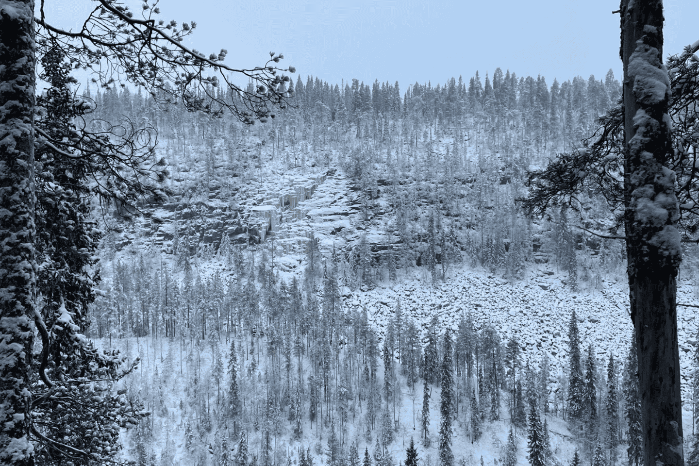 Gönguferð í Korouoma | Frosinn foss