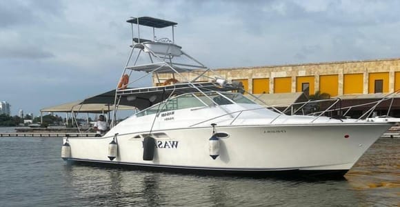 Cartagena: Sunsetplan on Yacht with Open Bar and DJ on board