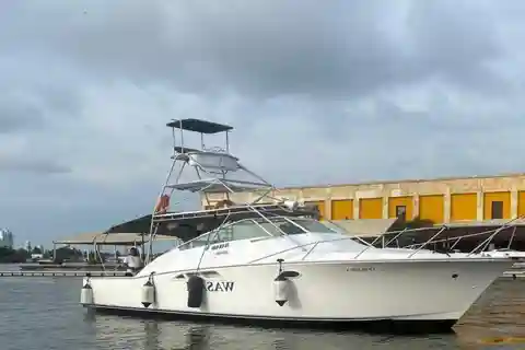 Cartagena: Sunsetplan on Yacht with Open Bar and DJ on board
