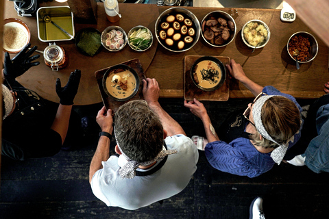 ¡Ramen y gyozas profesionales con un chef de ramen en un restaurante!Clase exprés de ramen y gyozas en Tokio