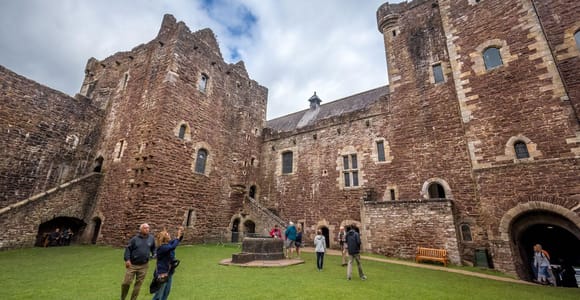 Edinburgh and Outlander by Rail from London 3-Day Tour