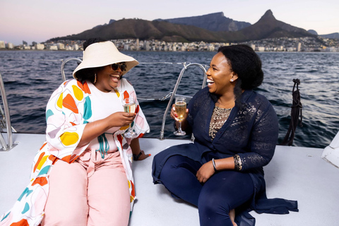 Cape Town: Sunset Catamaran Cruise with Sparkling Wine