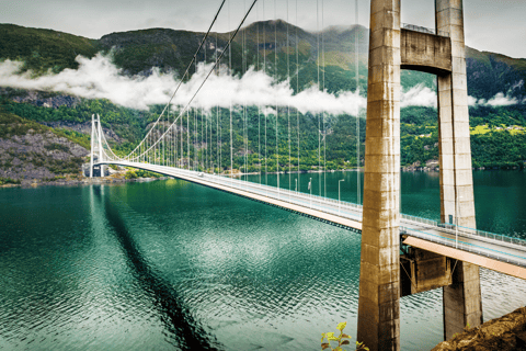 Tour guiado pelo Fiorde de Hardanger, cachoeiras e travessia de balsa