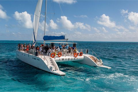 Cancún: Catamaran cruise met snorkelen op Isla Mujeres