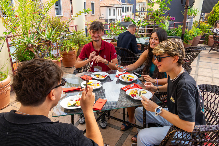 Funchal: Guided Walking Tour with Tastings