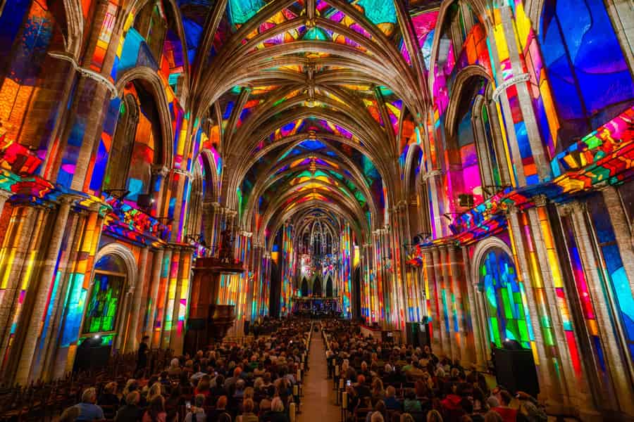 Lille: Klang- und Lichtshow Luminiscence in der Kathedrale Notre-Dame-de-la-Treille. Foto: GetYourGuide Lille: Klang- und Lichtshow Luminiscence in der Kathedrale Notre-Dame-de-la-Treille. Foto: GetYourGuide