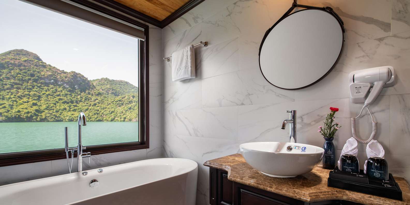 Halong Bay cruise — photo 13