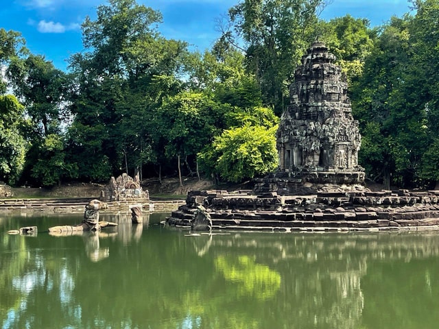 Small-Group Tour of Grand Circuit Temples with Banteay Srei