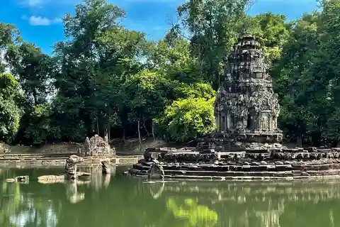 Small-Group Tour of Grand Circuit Temples with Banteay Srei