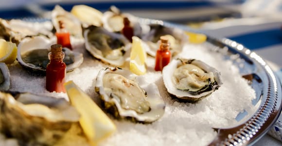 Lisbon: Oyster Tasting Sailboat Tour with Green Wine
