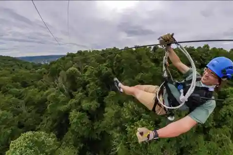 Moundsville: Wonderful Zipline Tour (4 Zips & 2 Skybridge)