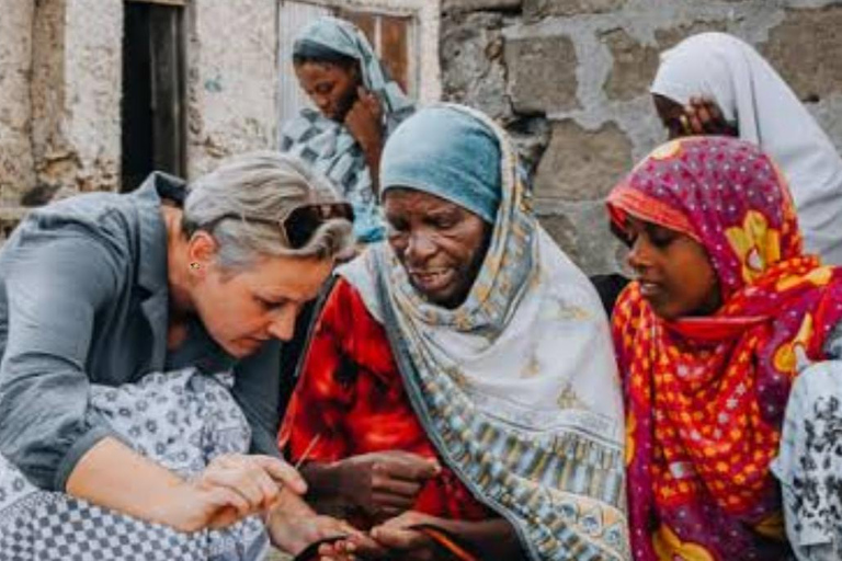 Zanzibar: Rondleiding door Nungwi Village, dierentuin Kilosa &amp; boottocht bij zonsondergang