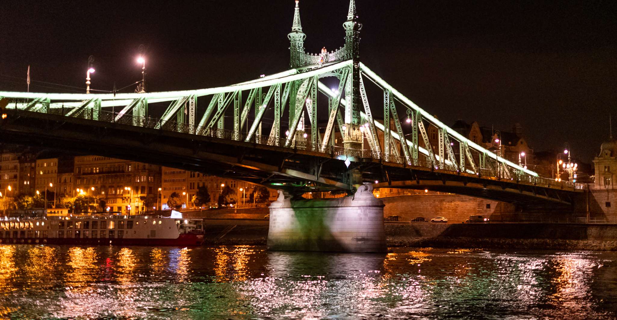 Budapest, Candlelit Dinner River Cruise with Live Music - Housity