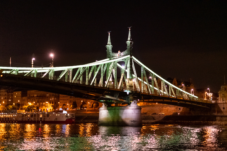 Budapest: cena y crucero por el Danubio con música en vivoCena de 3 platos