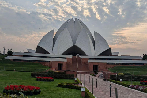 Delhi: Lotus Temple Sunrise Walking Tour with Guide