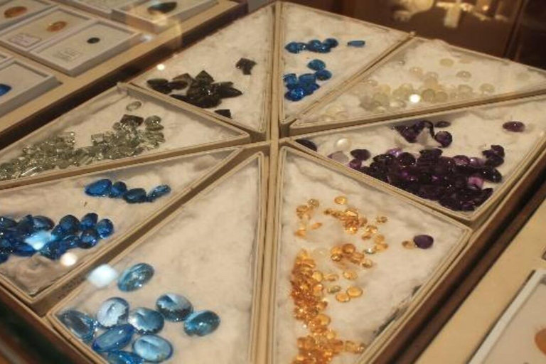 Kandy: City Tour with Temple of the Tooth & Lake Views