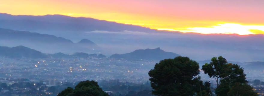 Départ 10h00 Bandung Group Tour Volcano, Waterfalls, Hotspring