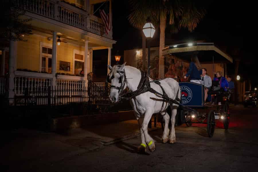 Charleston: Abendliche Geisterkutschen Tour. Foto: GetYourGuide