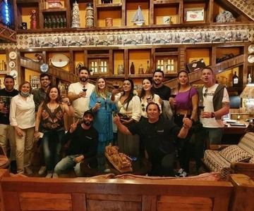 Alyan Sunset: vino y cena con transporte privado.