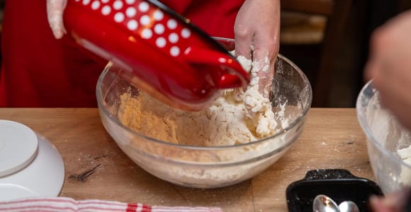 Slavonski Brod: Piroggen-Kochkurs mit Weinprobe