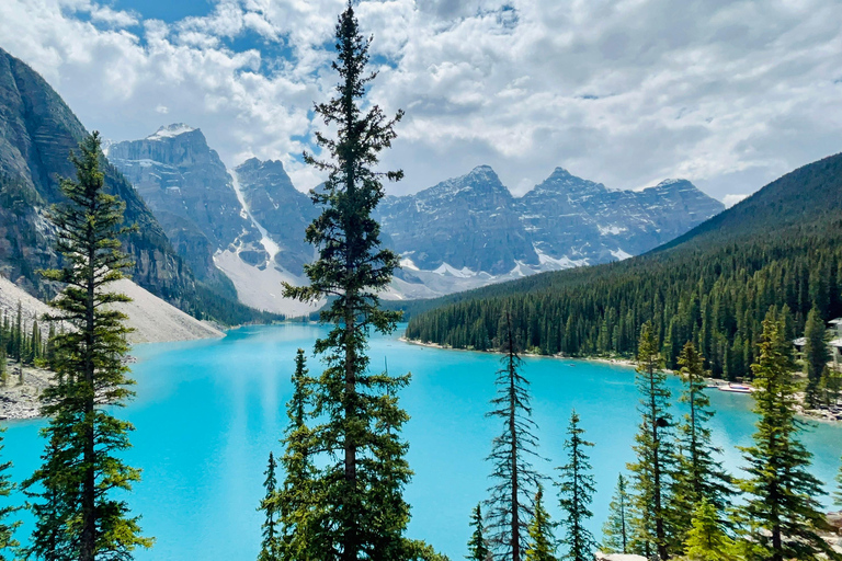 Banff: Servicio de transporte de ida y vuelta a Lake Louise y Moraine LakeDesde la estación de tren de Banff