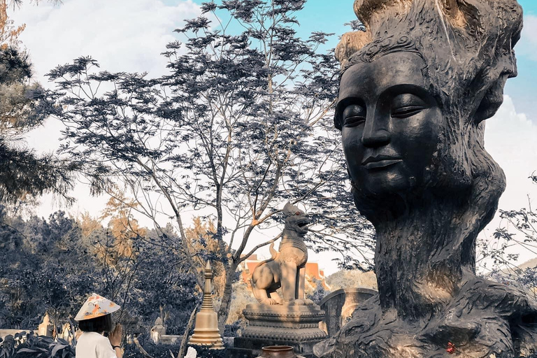 顺化隐秘瑰宝：秘密宝塔与素食午餐私人：法语