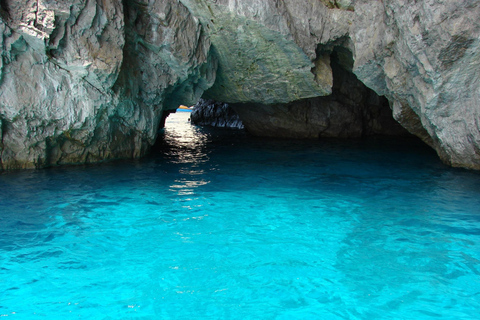 Experiência de barco privado de 7 horas em Capri a partir de Positano