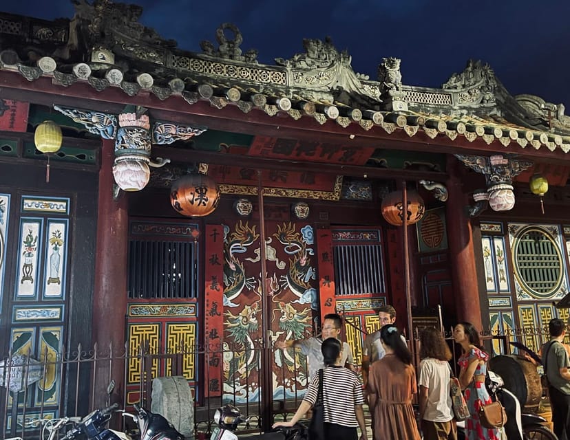 Door Eyes in Hoi An - The Mystery of an Ancient Town in Vietnam