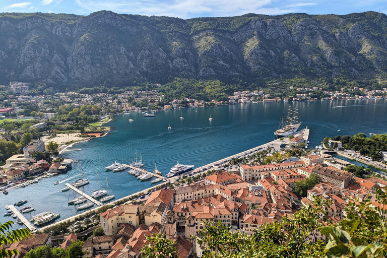 Kotor: Tour guiado por el casco antiguo de Budva y Kotor con trasladosVisita guiada al casco antiguo de Kotor y Budva