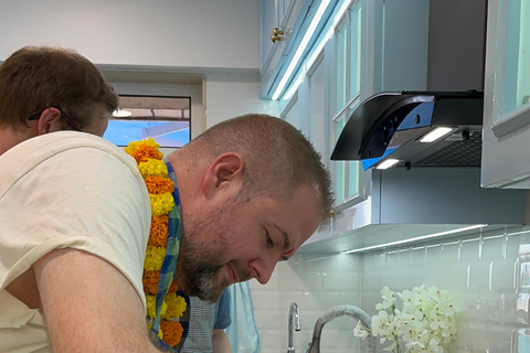 Mumbai: lezione di cucina indiana a casa di una famiglia del postoMumbai: lezione di cucina indiana a casa di una famiglia