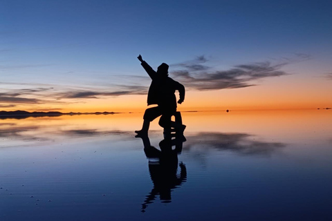 Uyuni: Salt Flats Full Day Tour with 3-Star Salt Hotel Stay