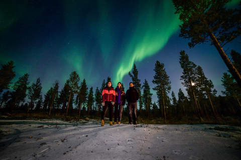 Recorrido fotográfico de la aurora boreal con barbacoaExcursión fotográfica de auroras boreales con barbacoa