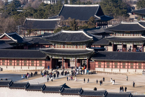 Seoul: Guided Korean Monster Tour at Gyeongbok Palace