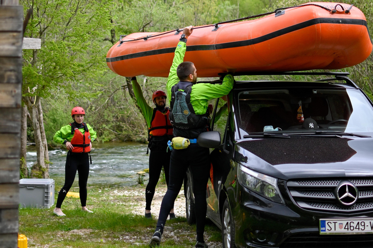 Da Spalato: Rafting, esplorazione di grotte, salto dalle scogliere con picnic