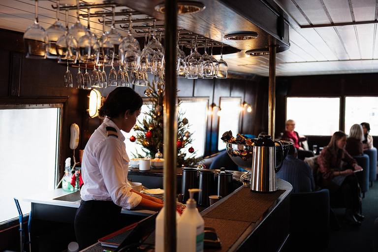 奥勒松：峡湾“Flyt-Bar”水上酒吧派对奥勒松：峡湾上的“Flyt-Bar”水上休闲派对