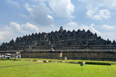 From Yogyakarta : Borobudur Tour, Merapi Vulcano & Prambanan