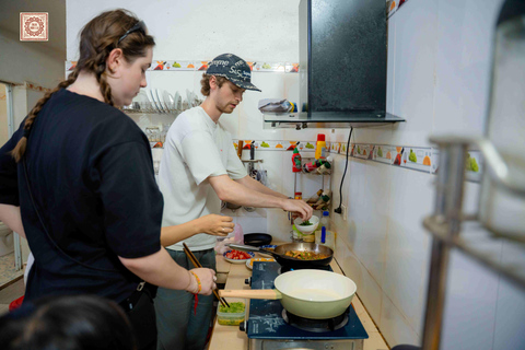 Ninh Binh: Cook & Dine Cooking Class with Local Silk Artisan