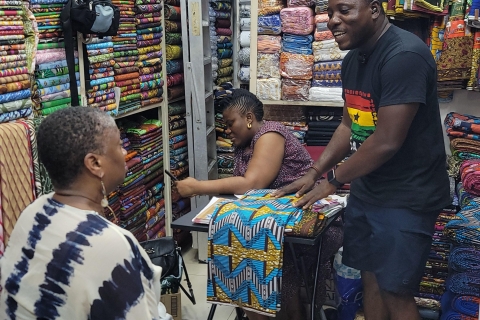 Accra: Ghana stoffenreis en batikken en vervenAccra - Ghana:Halfdaagse tour door Ghana met gids