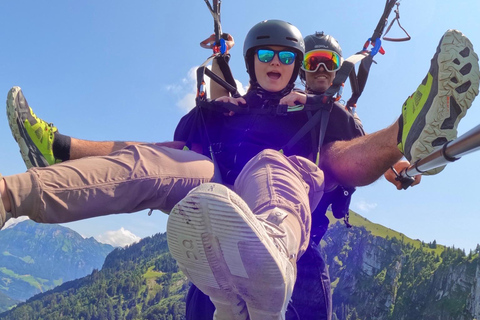 Mürren: Esperienza completa di volo tandem panoramico in parapendio