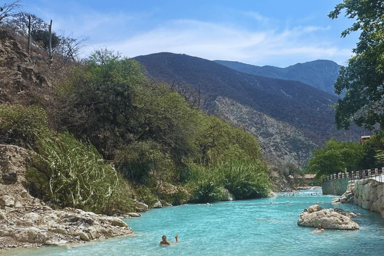 Early excursion from CDMX to the Tolantongo Grottoes