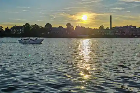 Riga : Croisière en bateau privé le long du canal de Riga et de la Daugava