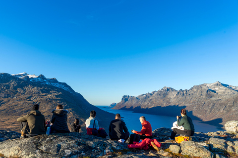 Tromsø: Midnight Sun Hike with Local Guides, Lunch & Photos