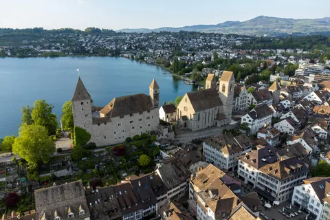 Från Zürich: Rapperswil, Einsiedeln, Lindt Home of Chocolate