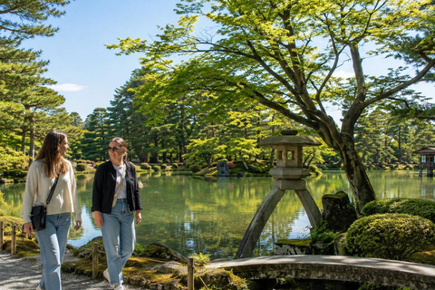 Kanazawa Walking & Photo Tour: Castle, Samurai & Tea Streets