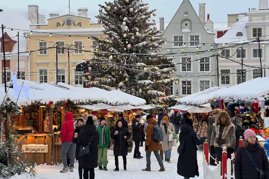 Geführter Winterspaziergang durch Tallinn mit Weihnachtsmarktbesuch. Foto: GetYourGuide Geführter Winterspaziergang durch Tallinn mit Weihnachtsmarktbesuch. Foto: GetYourGuide