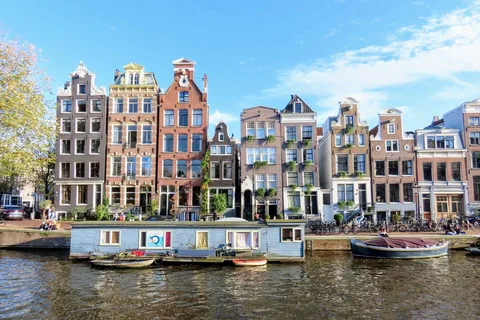 Amsterdam: City walking experience with a local