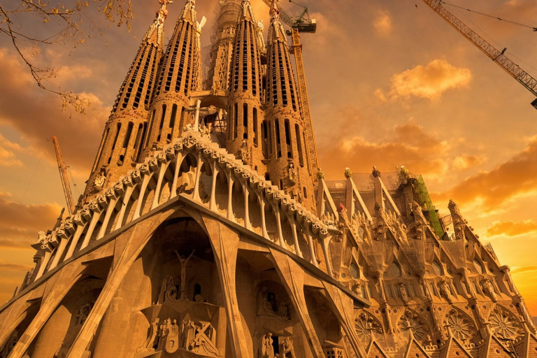 Barcelona: Sagrada Familia Skip-the-Line Guided Tour
