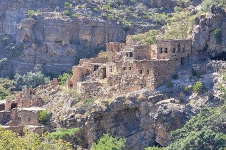 Private Jebel Akhdar Hike with Local Guide & Transfer