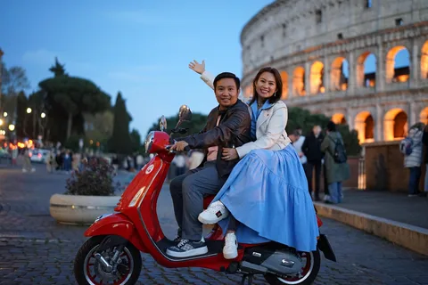 Rom - stadens höjdpunkter Stadsvandring med vespa nattetid
